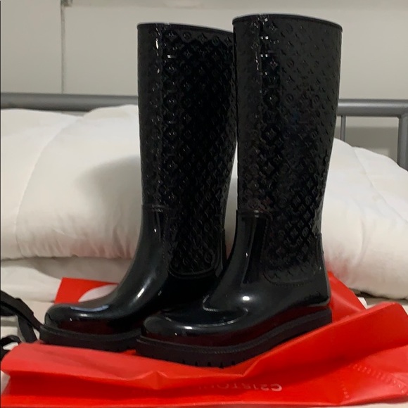 SOLD !!!!  BOOTS NEW - Picture 2 of 4